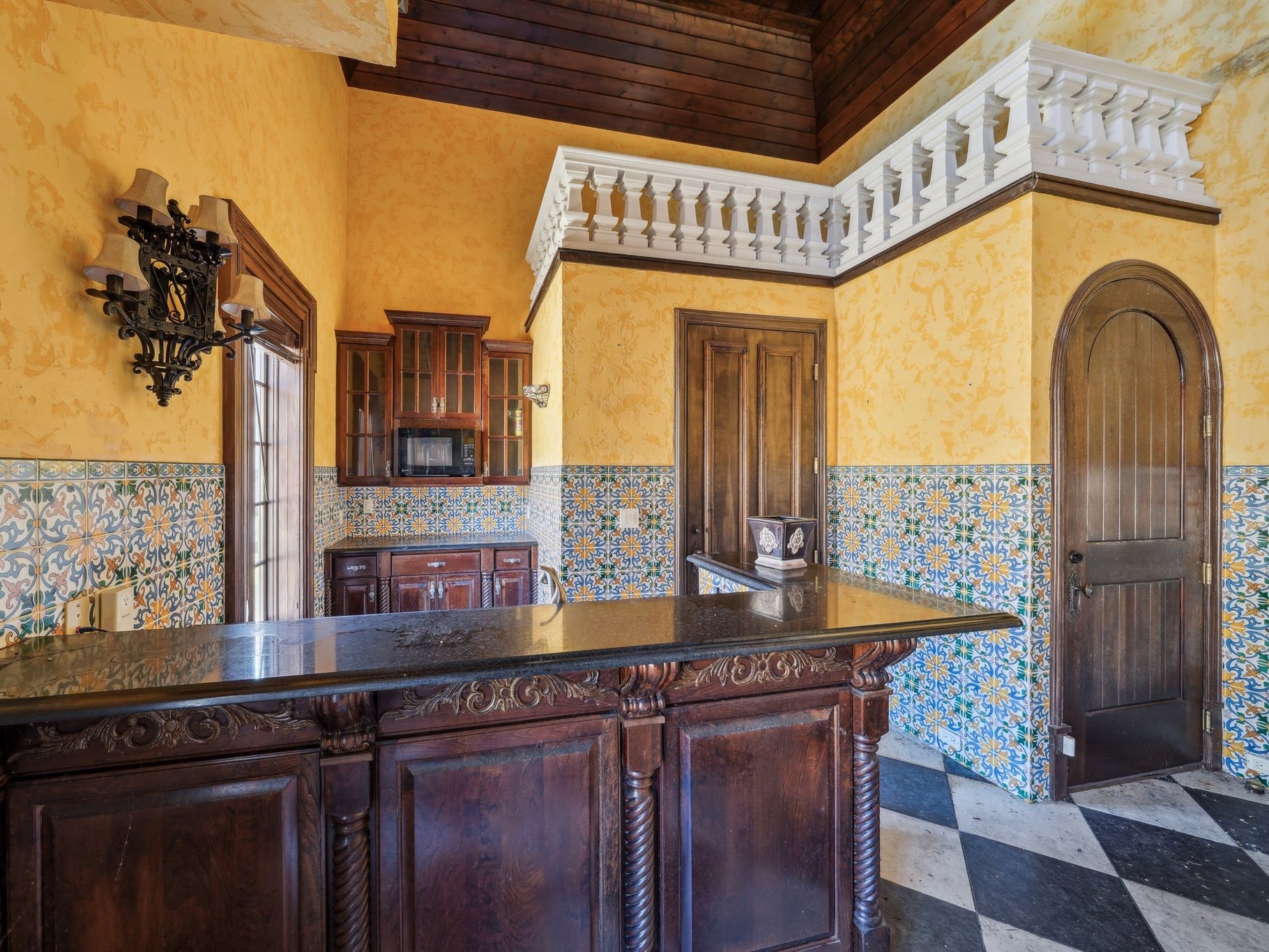 bar at 7 montagel way