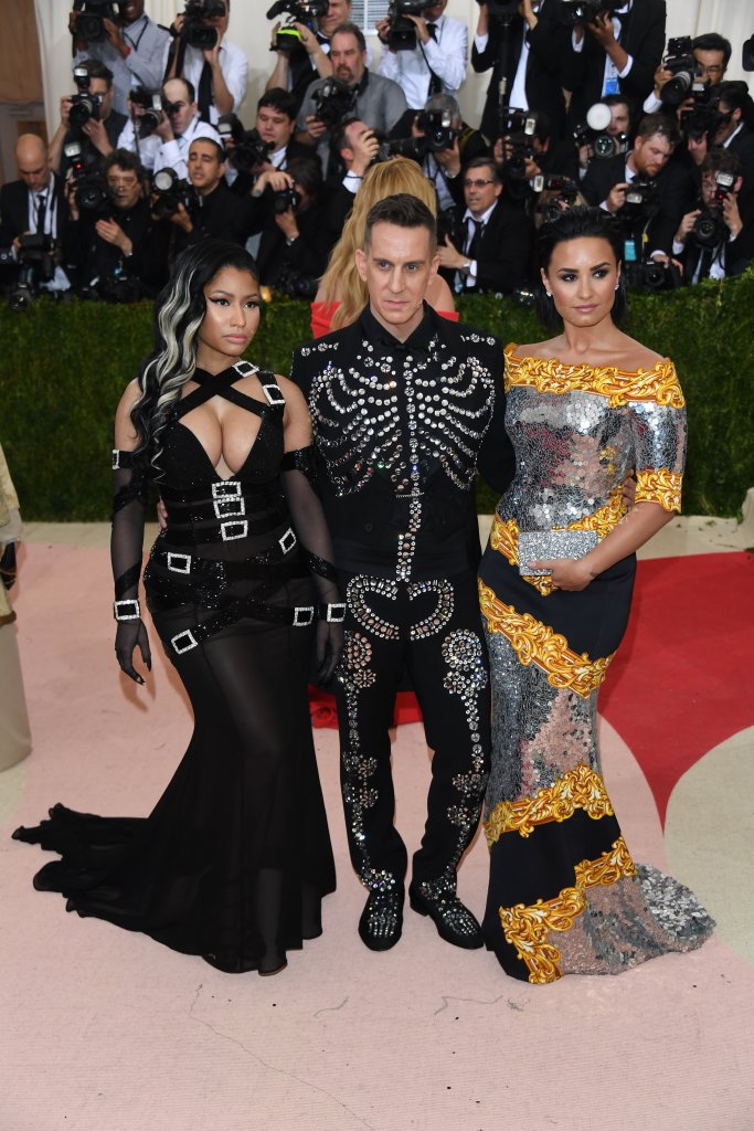 Nicki Minaj, Demim Lovato and Jeremy Scott on the red carpet of the Met Gala in 2016.