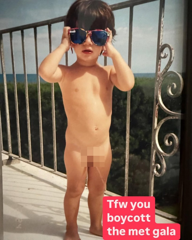 Jack Schlossberg naked as a child. 
