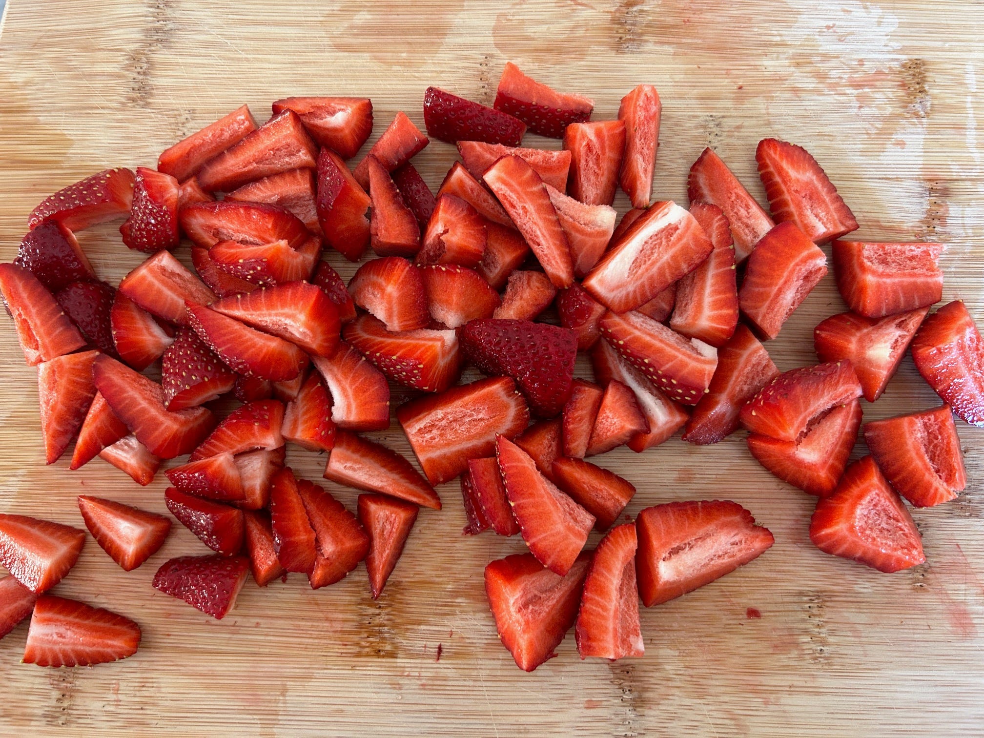 Sliced strawberries for Meghan Markle's Chantilly Lily