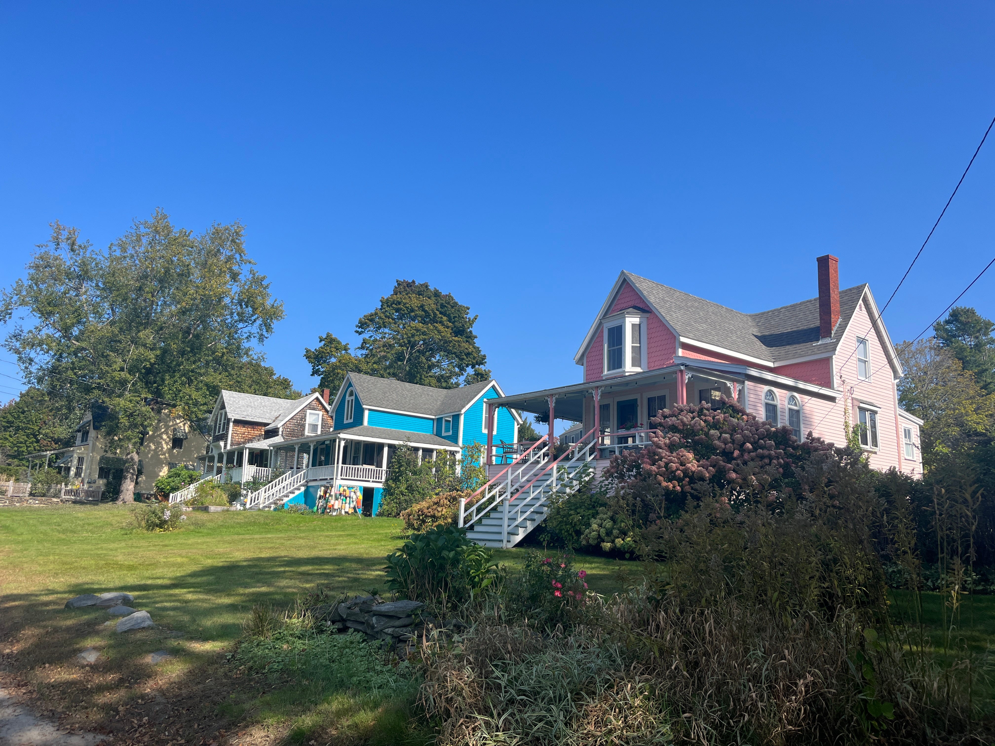 colorful houses on peaks island