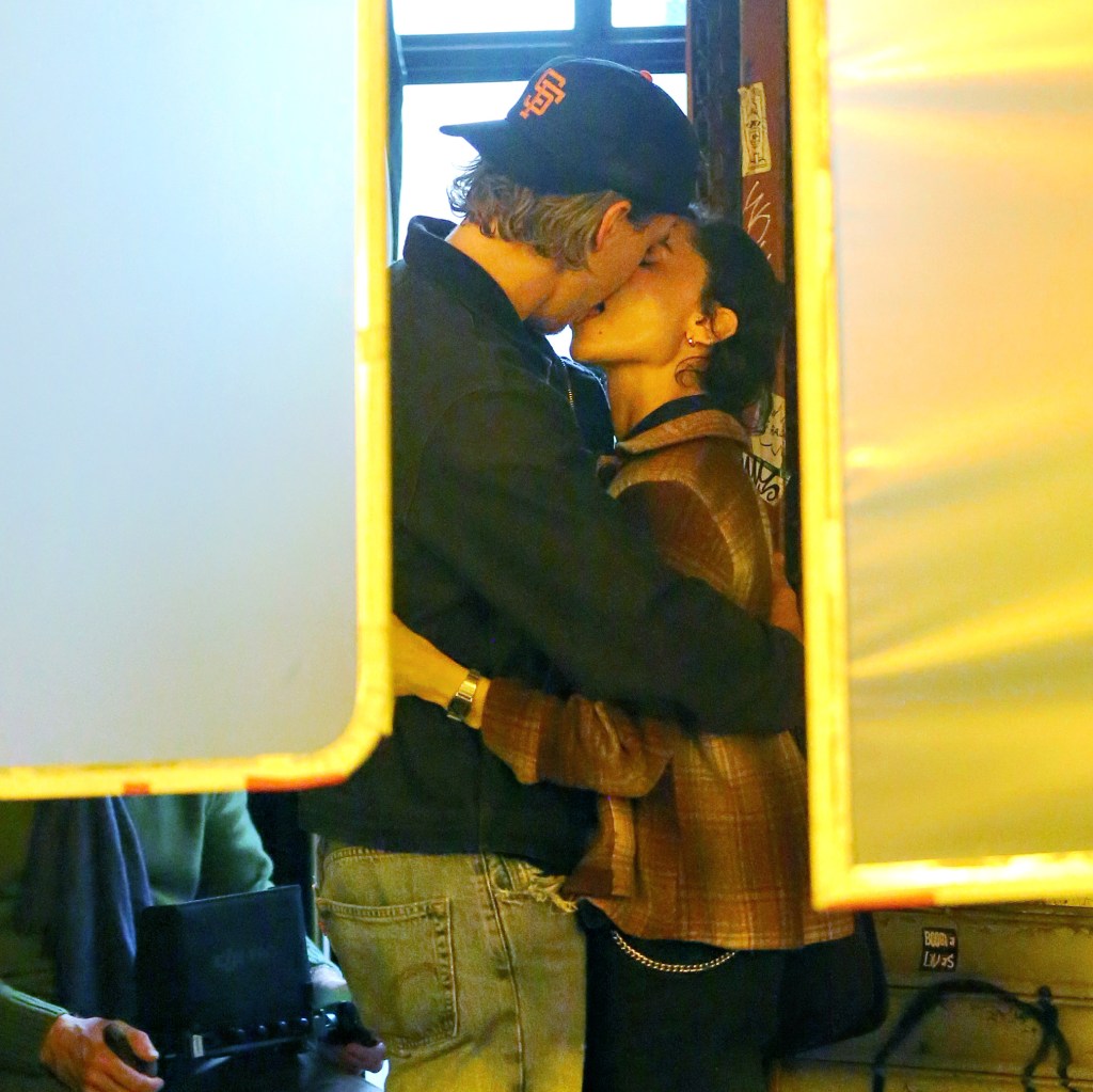 Zoë Kravitz and Austin Butler kissing. 