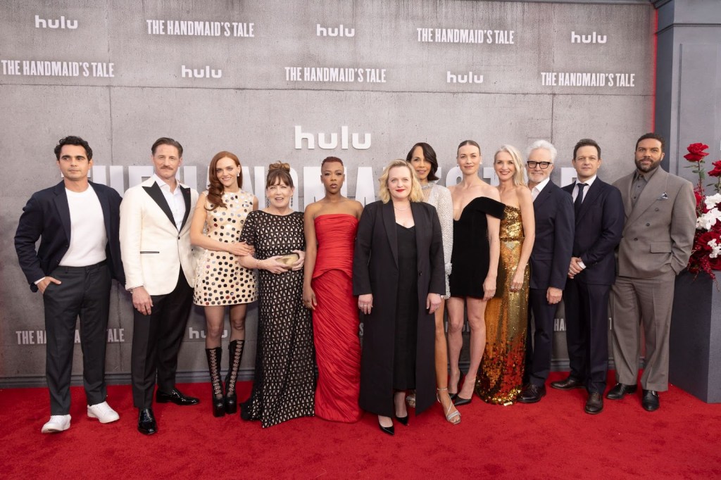 Elisabeth Moss & ‘The Handmaid’s Tale’ Cast Set For Ensemble Tribute At Gotham Television Awards