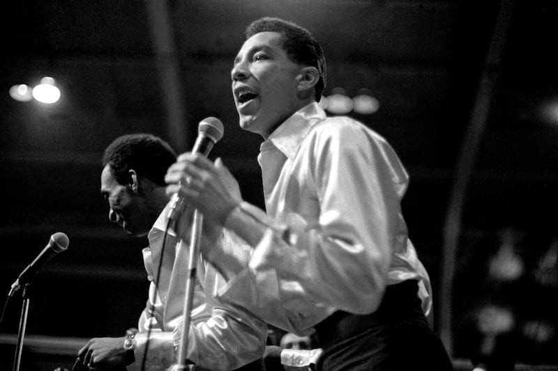 EVANSTON, IL - SEPTEMBER 1968: Smokey Robinson and the Miracles perform at Evanston High School in Evanston, Illinois September 1968 (Ron Pownall/Getty Images)