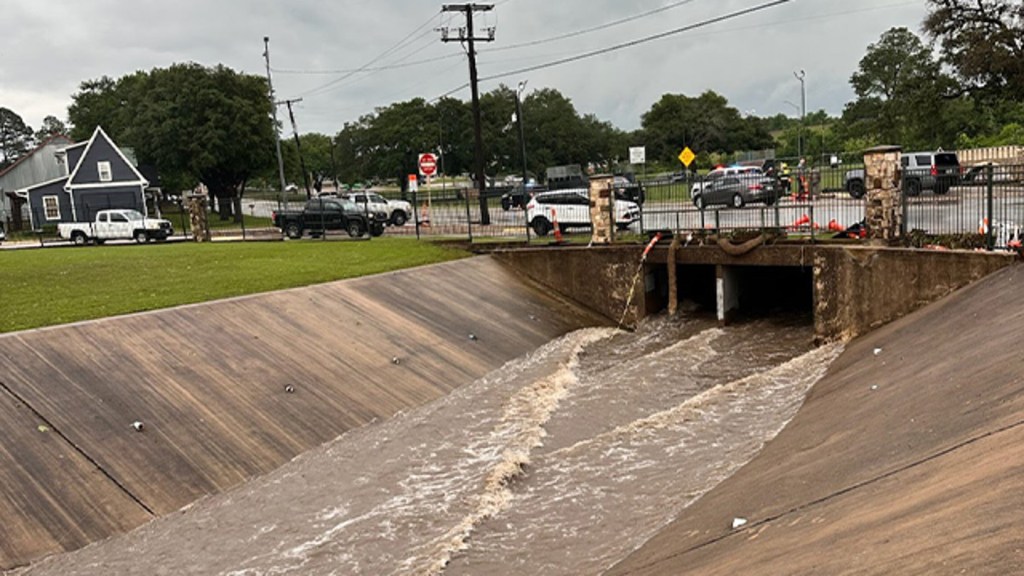 Search and rescue teams in Brenham, Texas, looking for 10-year-old Devah Woods who was found deceased after being swept away by floodwaters