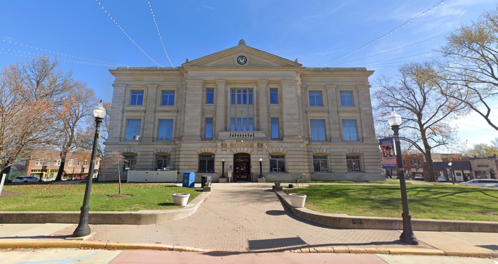 The Hendricks County Courthouse where Vawter was killed. 