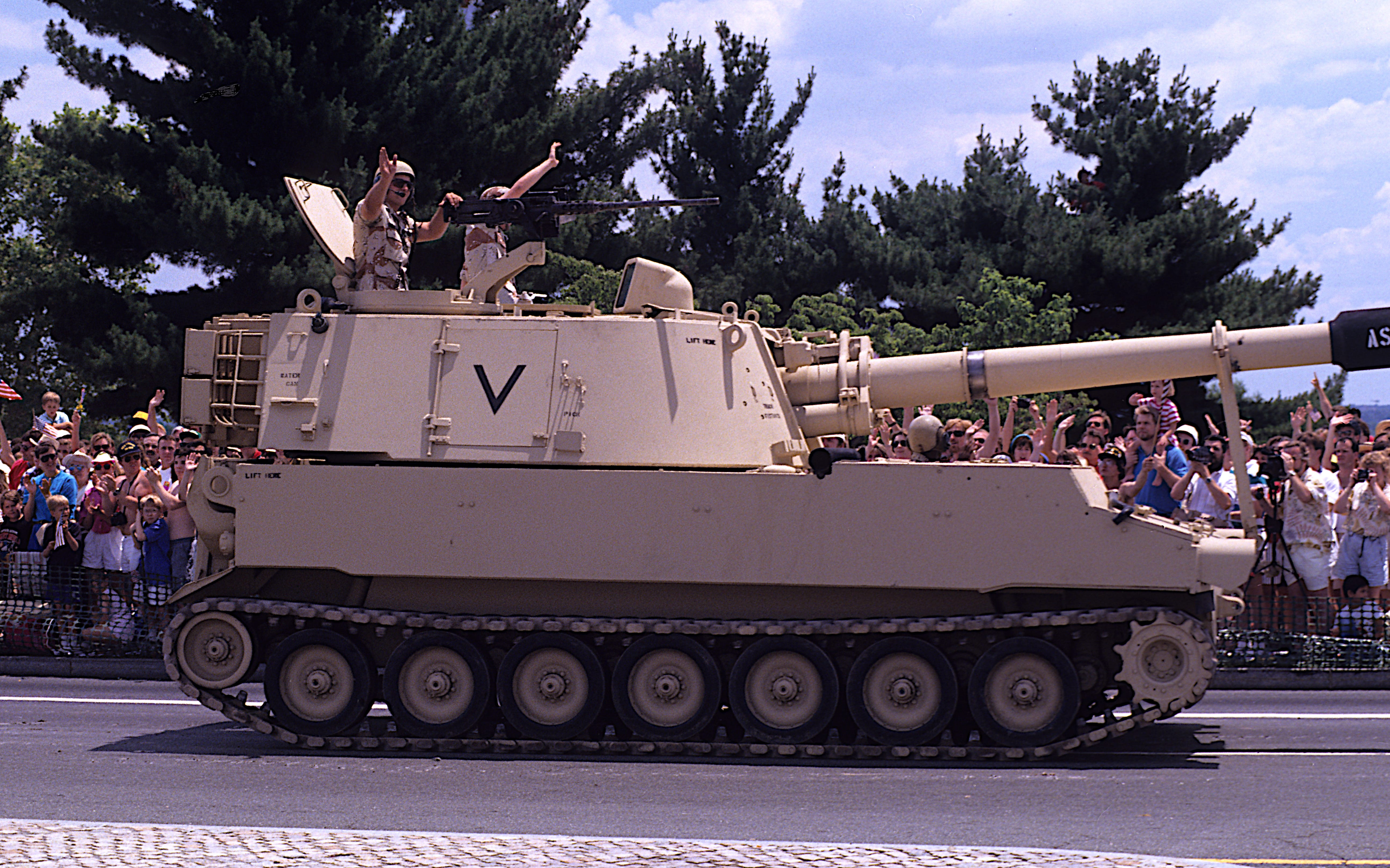 A US Army M109 Paladin participates in a victory parade for veterans of Operation Desert Storm.