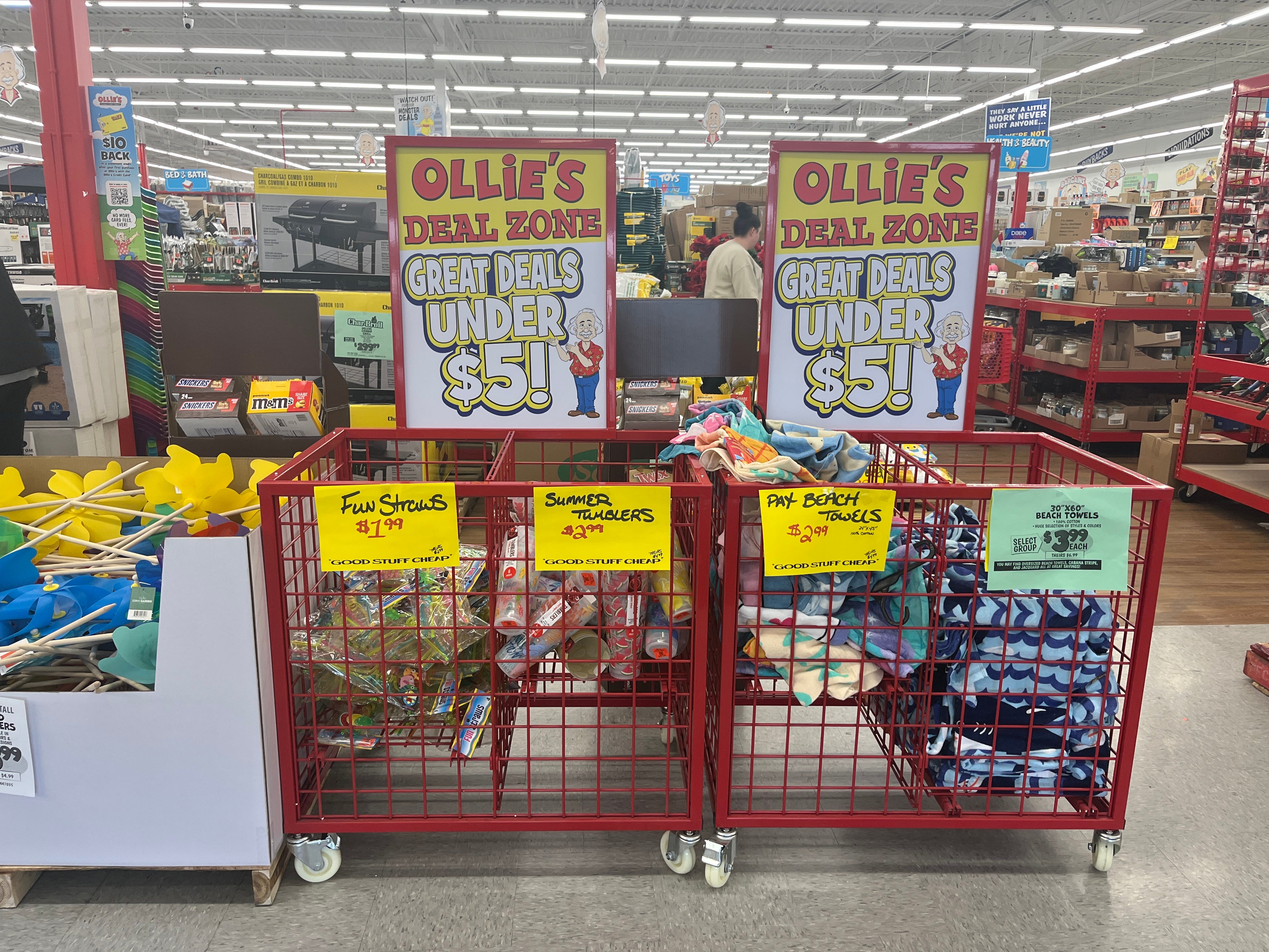 The entrance to Ollie's Bargain Outlet.