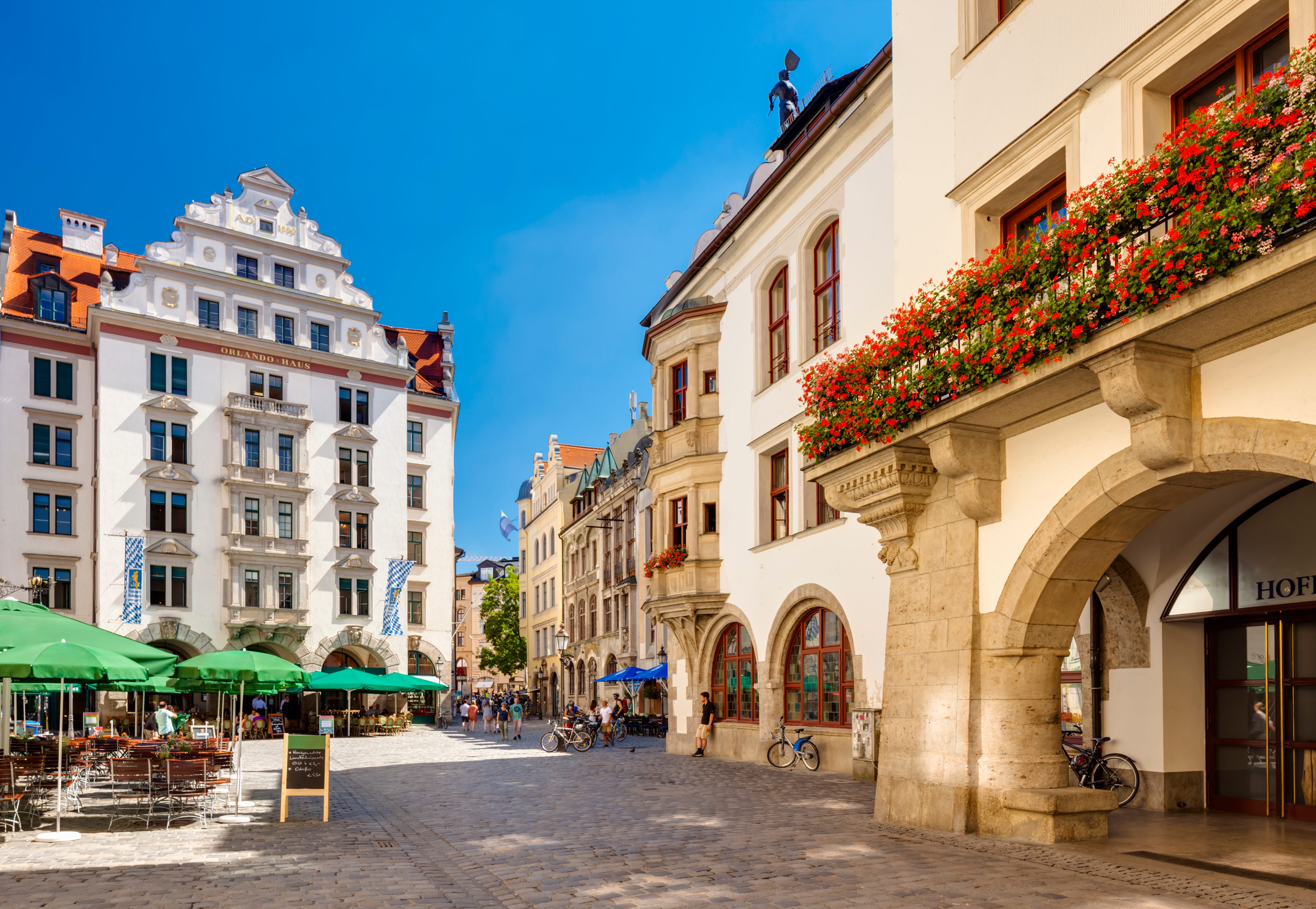 Platzl square with Hofbräuhaus to the right - Munich, Bavaria, Germany