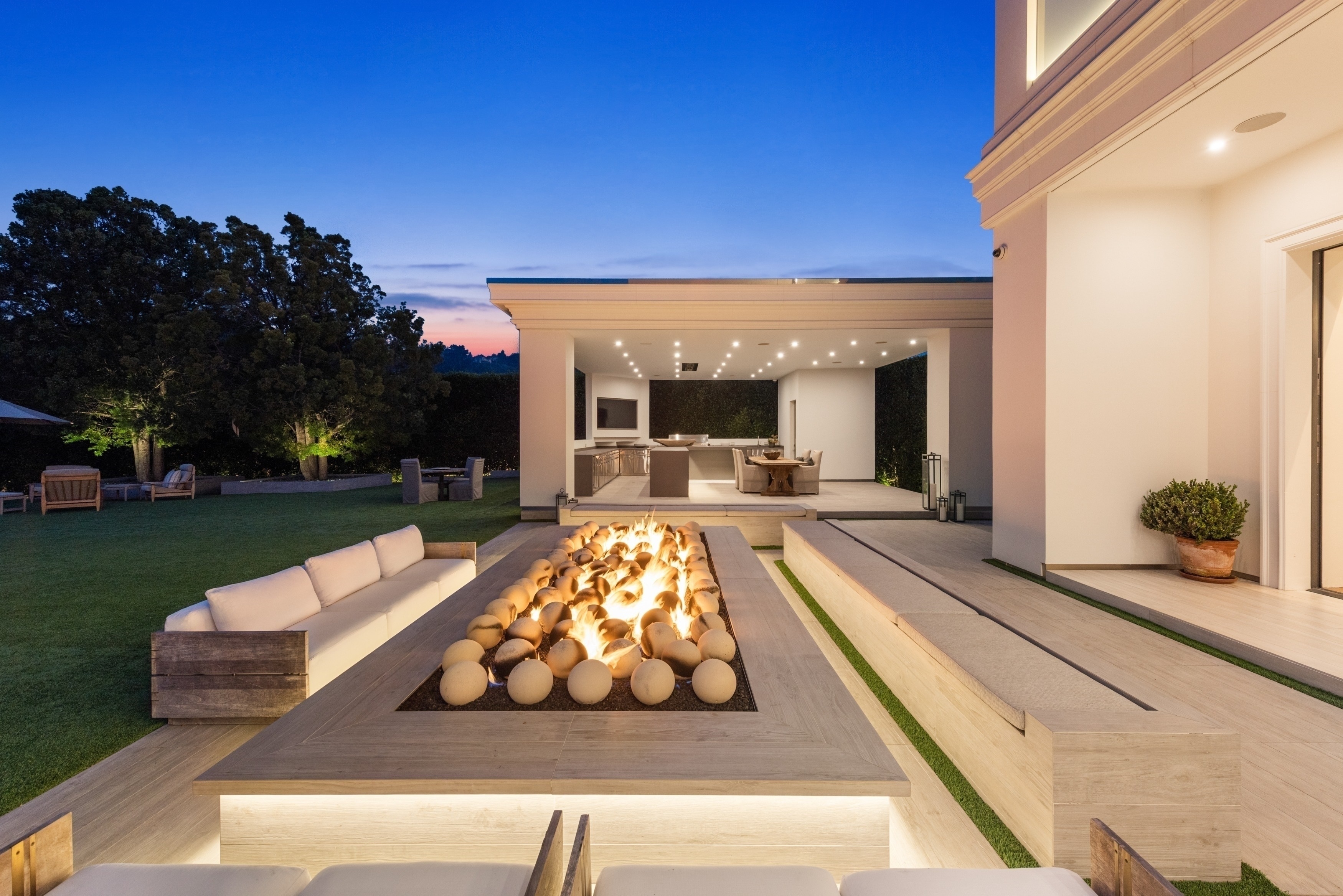 Jennifer Lopez and Ben Affleck's marital home in Beverly Hills