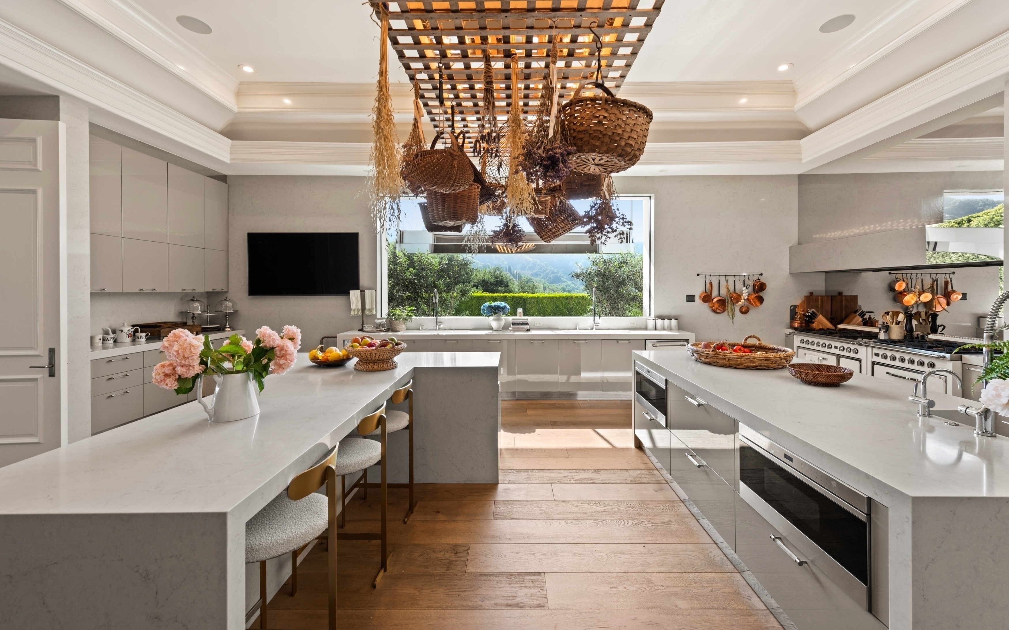 Jennifer Lopez and Ben Affleck's marital home in Beverly Hills