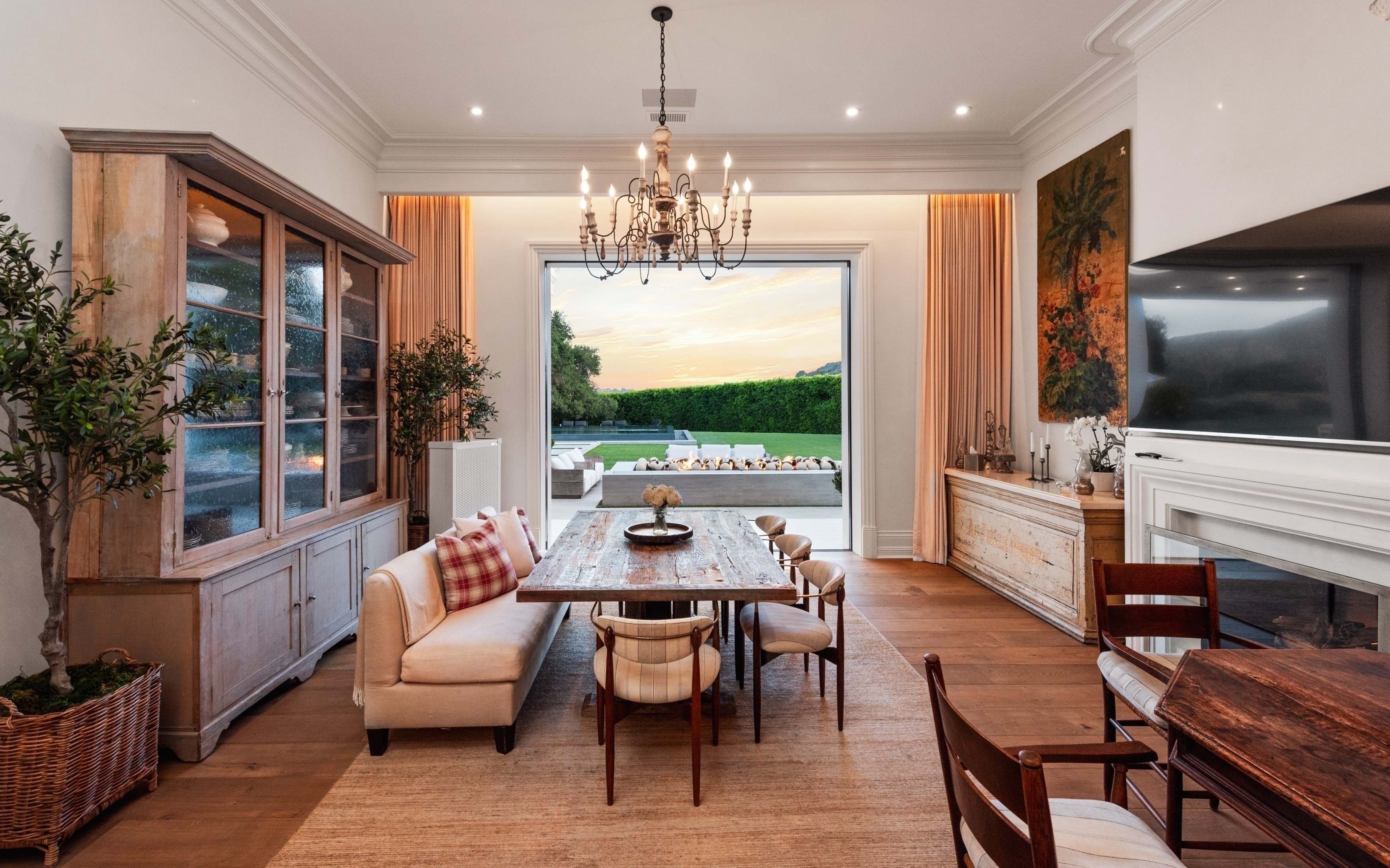Jennifer Lopez and Ben Affleck's marital home in Beverly Hills