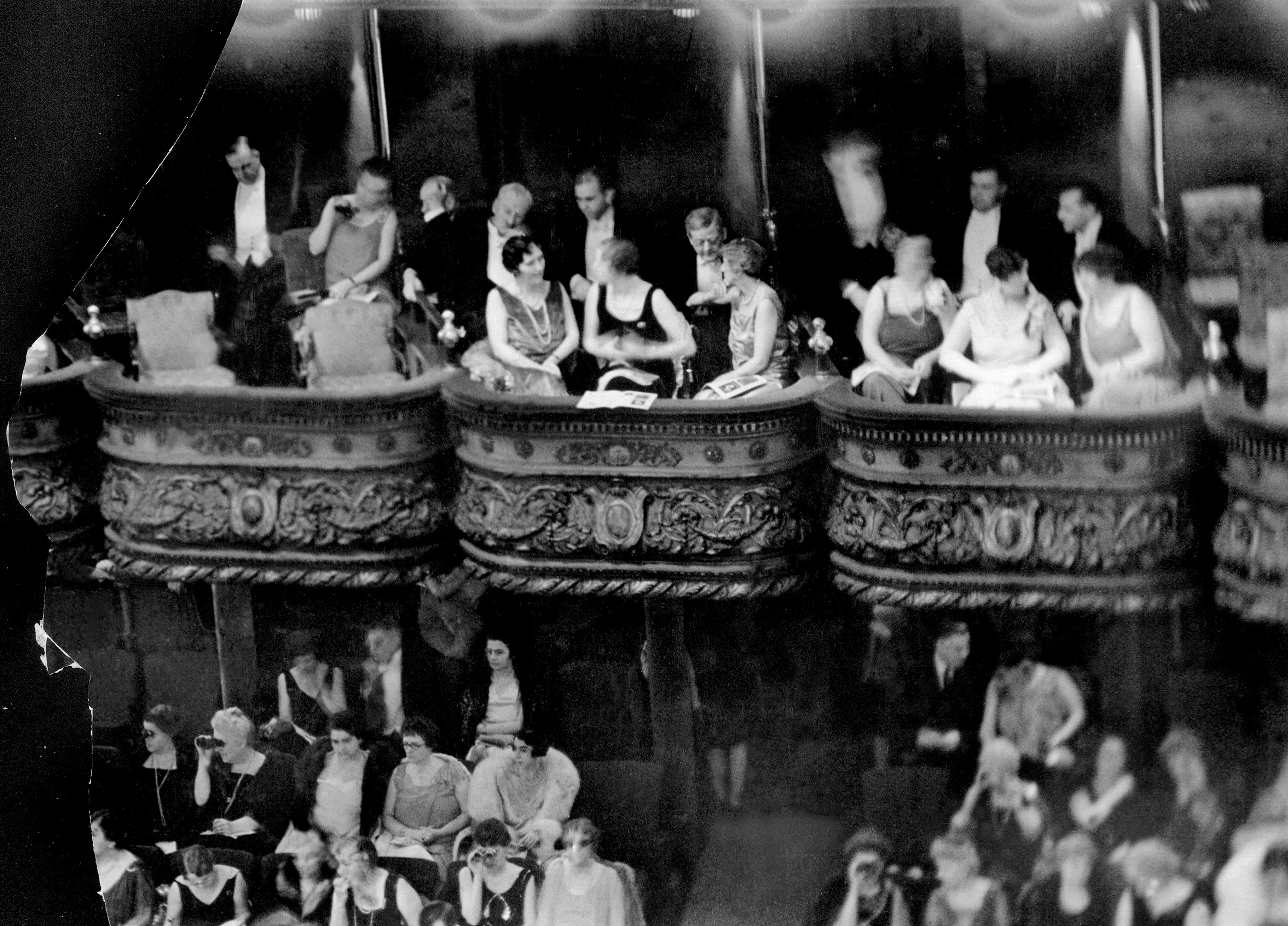 Opening of the Opera on the night before the 1929 stock market crash