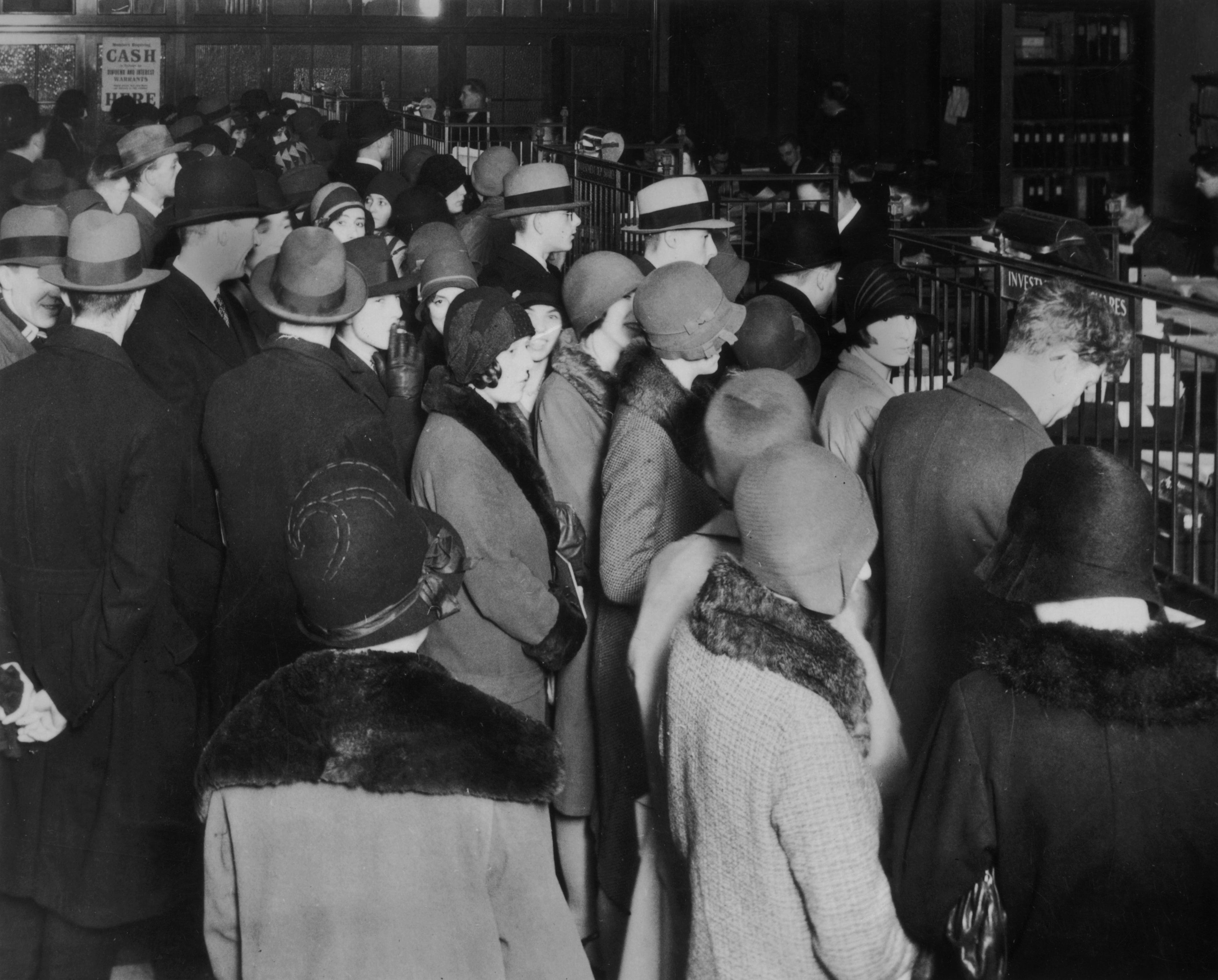 Investors withdrawing money during stock market crash of 1929