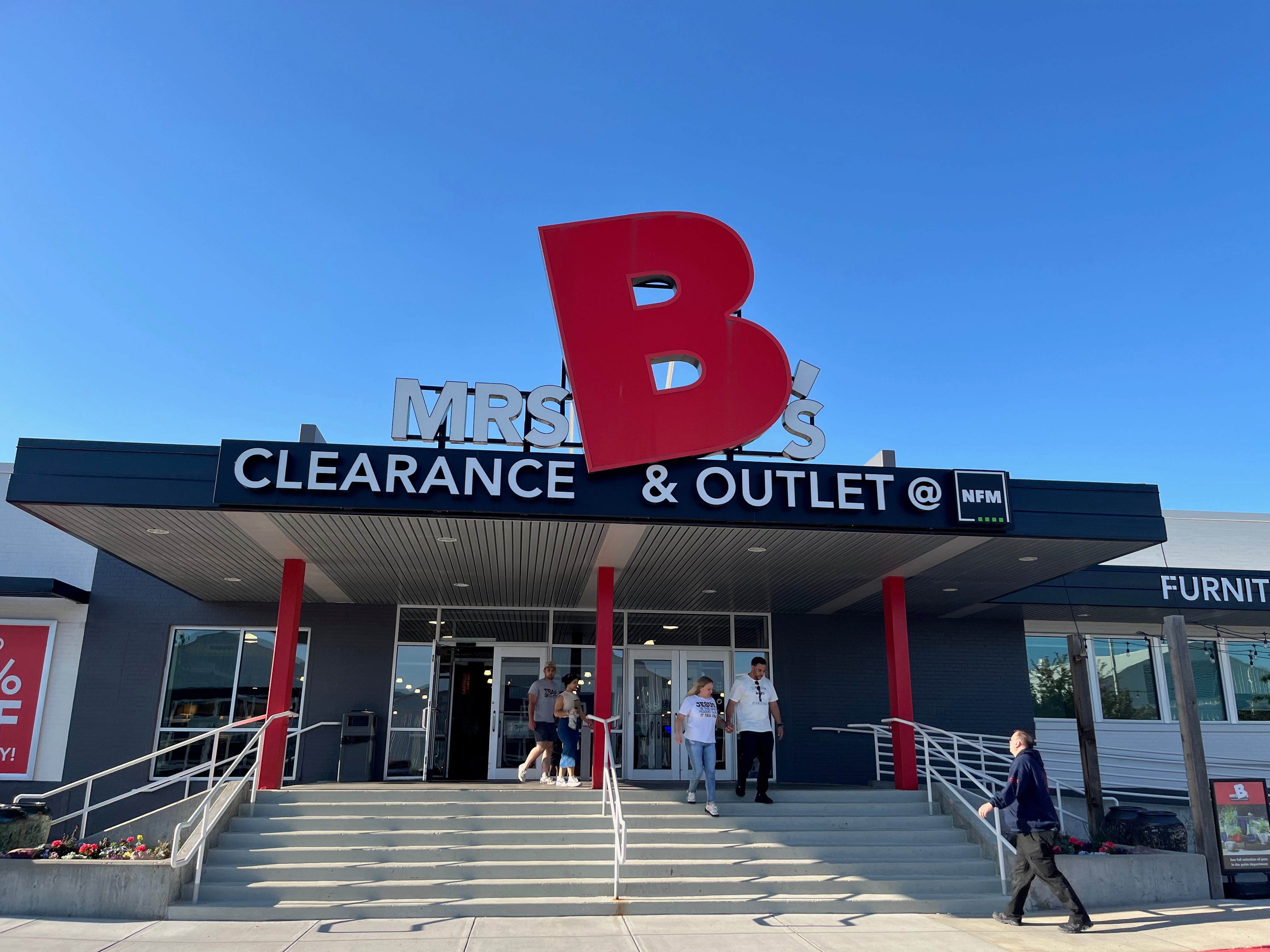 A picture of Mrs B's Clearance & Outlet in Omaha.