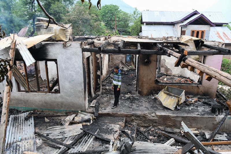 Cross-border shelling between Pakistani and Indian forces in the Kashmir region has destroyed homes and killed civilians.