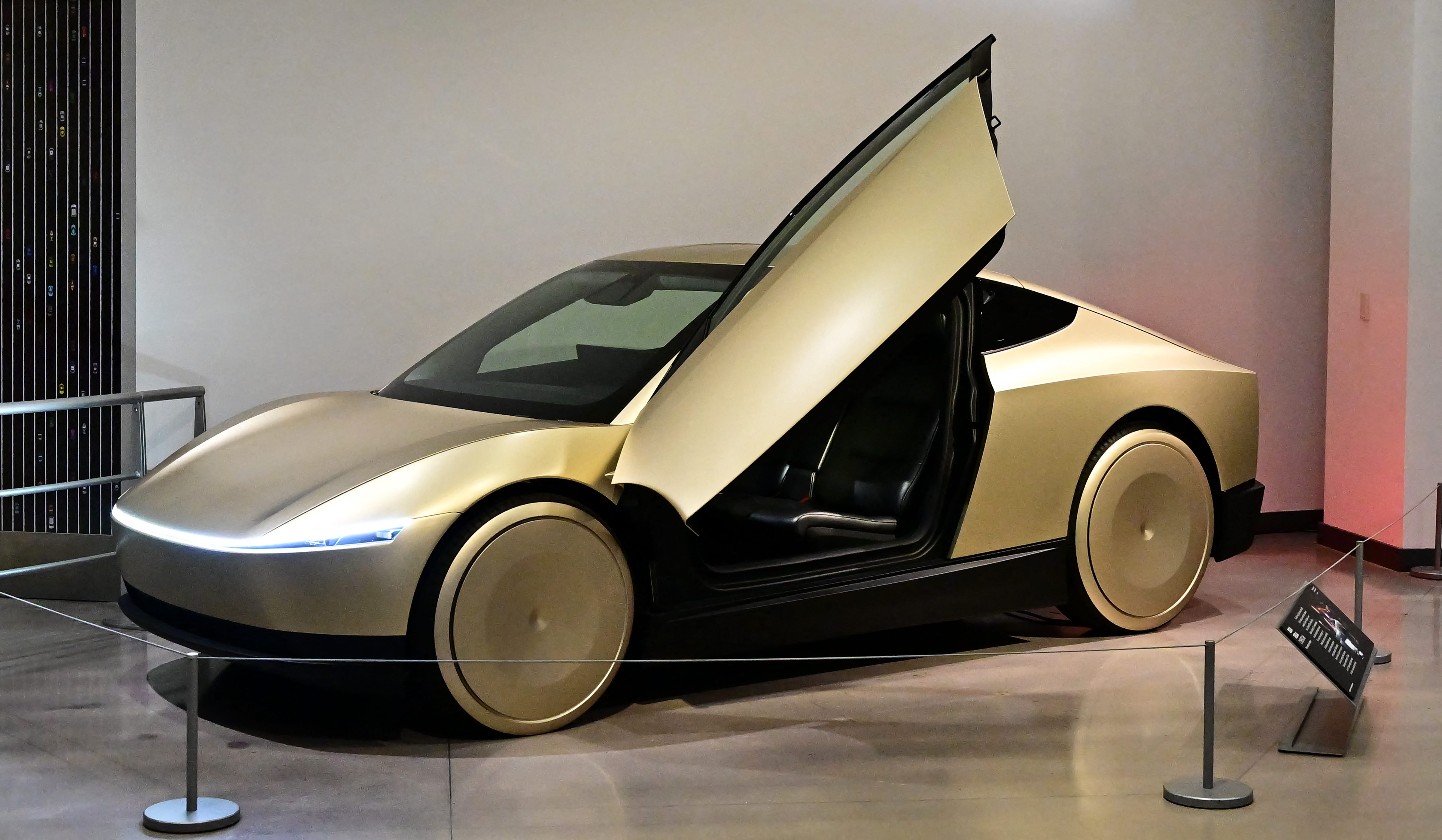 Car with butterfly door