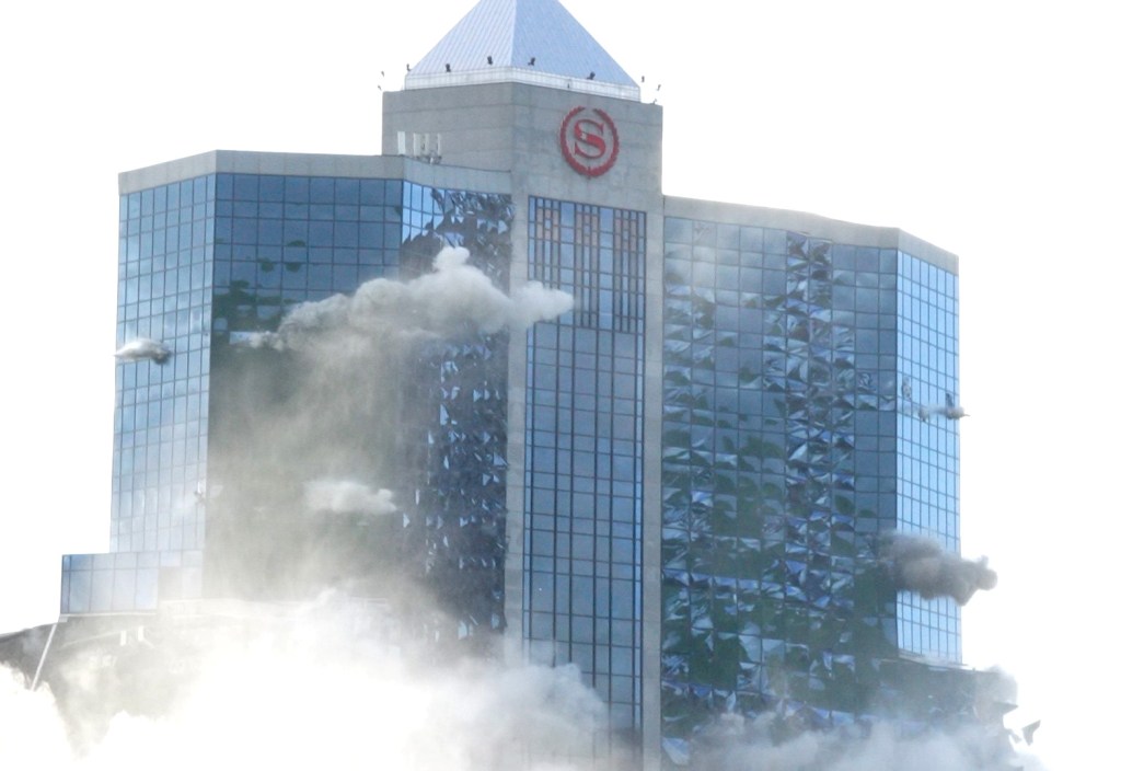 Sheraton Crossroads hotel implodig