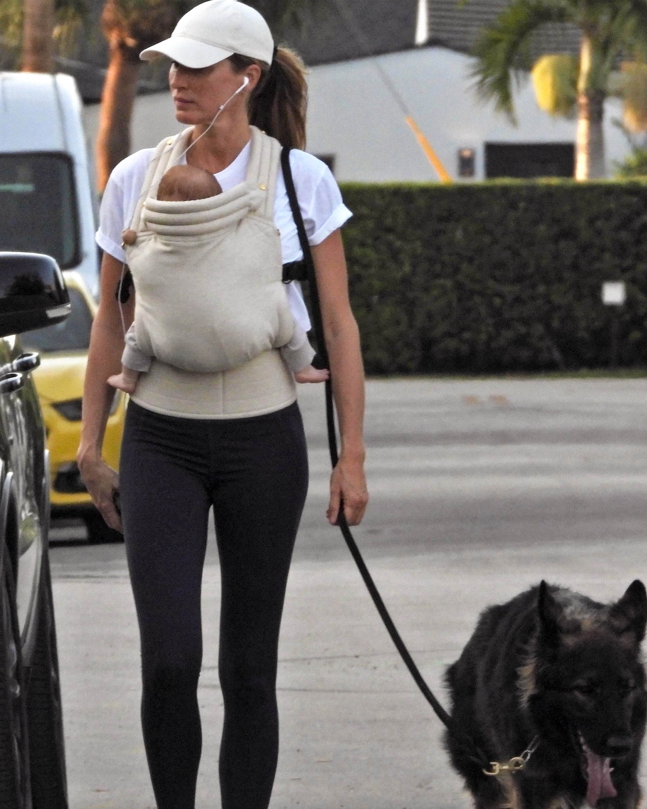 Gisele Bündchen, her newborn and her dog on a walk in 2025