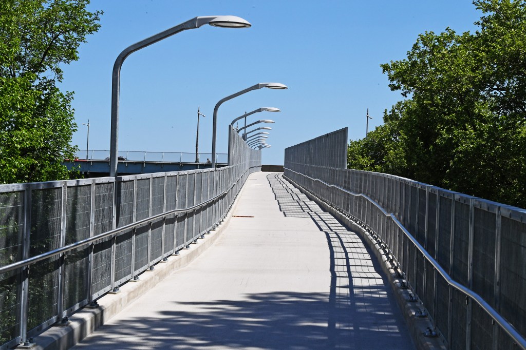 A bike lane on the RFK Bridge.