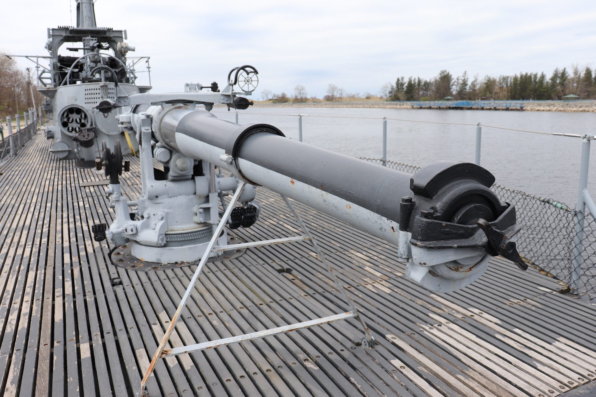 A 40-millimeter antiaircraft gun on the deck of the USS Silversides.