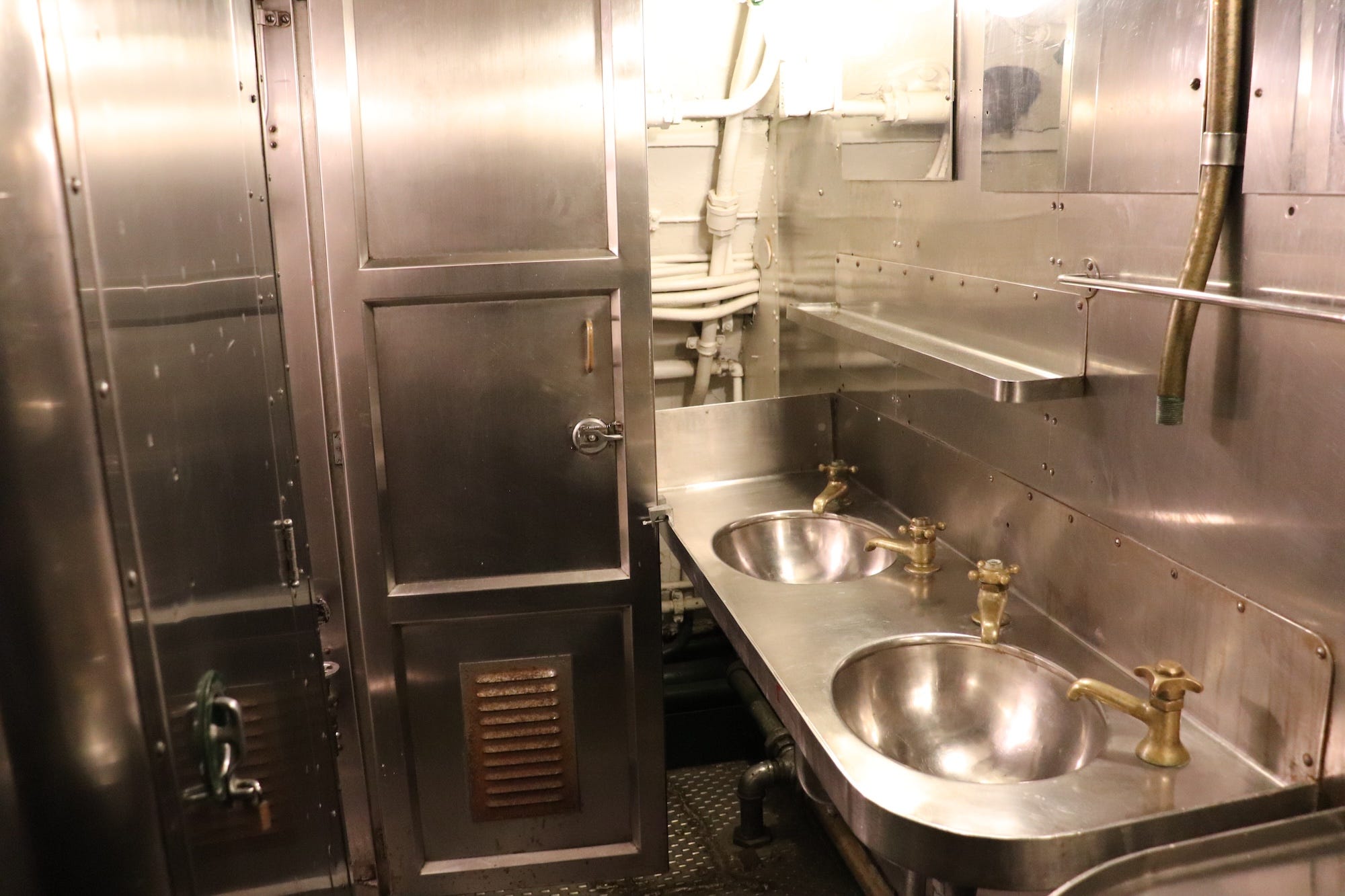 The crew's washroom on the USS Silversides.