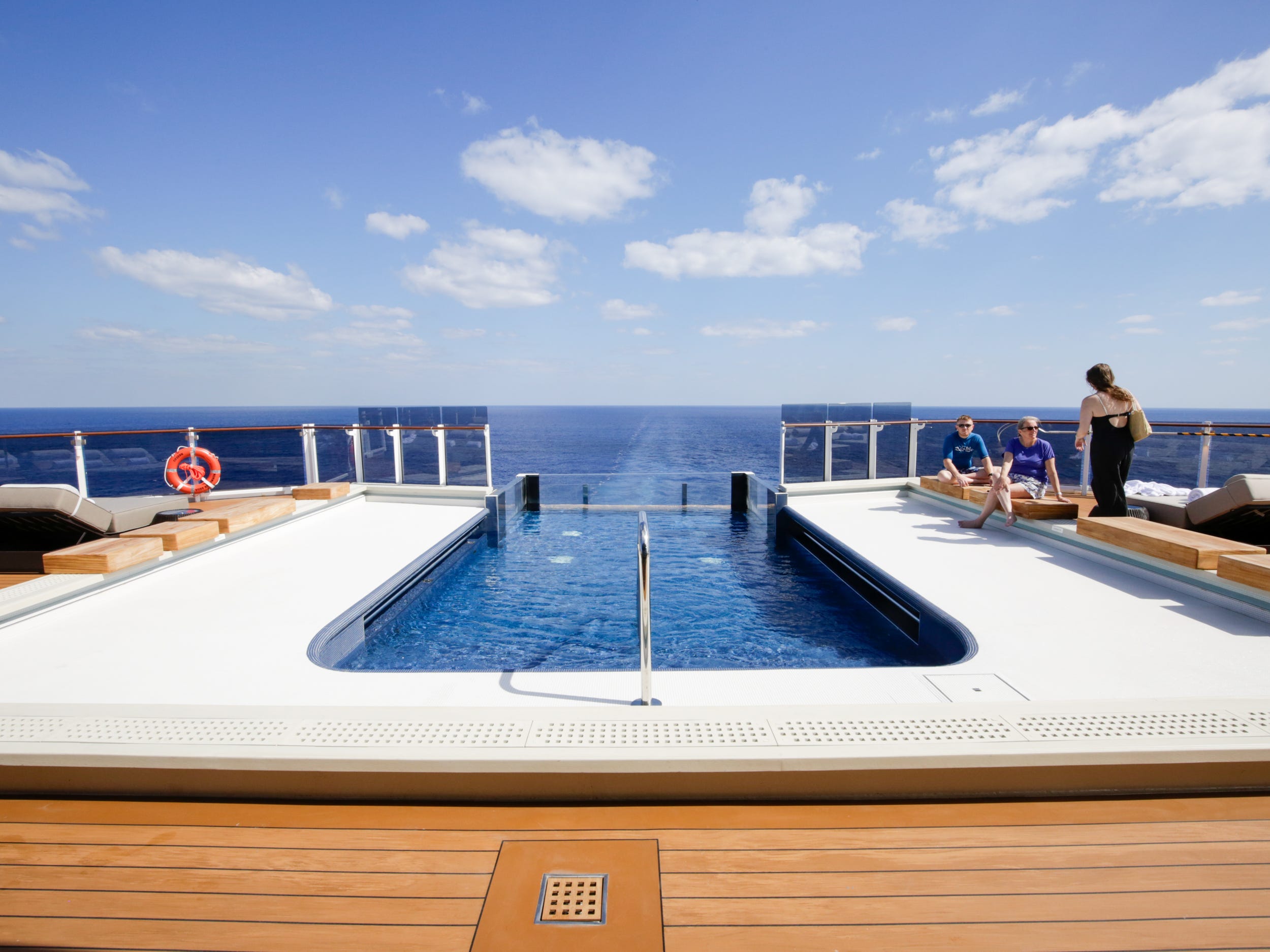 infinity pool in The Haven on Norwegian Aqua