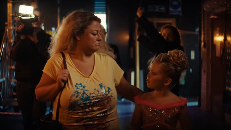 Chelsea Larkin as Mama June and Vale Cooper as a young Alana.