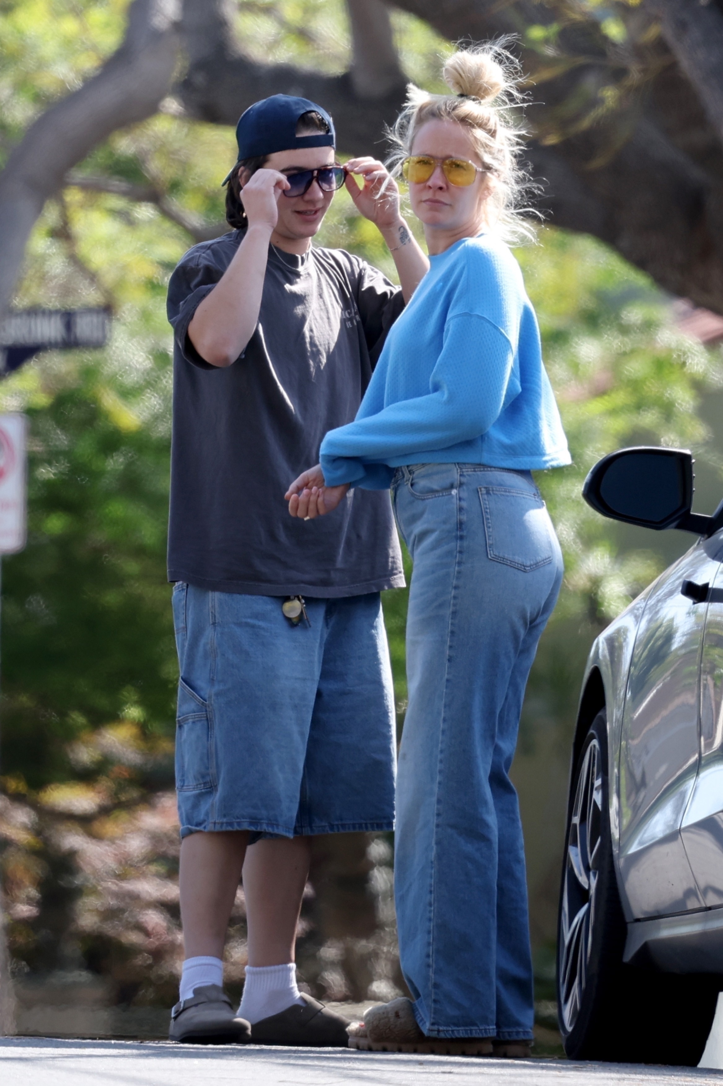 Jade Whipkey and Anna Camp talking outdoors. 