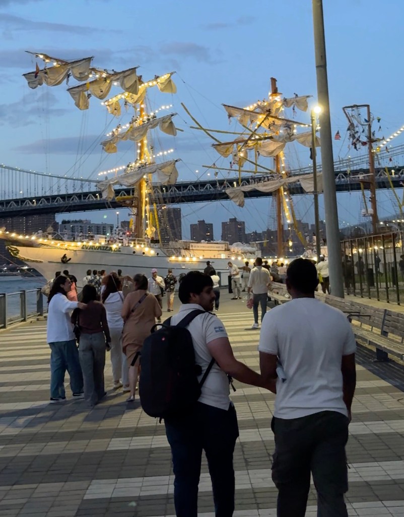 Mexican boat hits Brooklyn Bridge