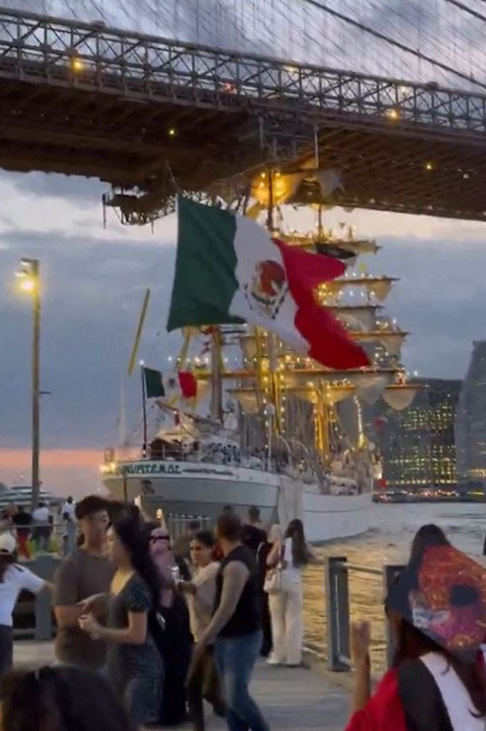 Mexican Navy training ship colliding with the Brooklyn Bridge, resulting in snapped masts and injured people, as captured by @Corso52 on May 17, 2025.