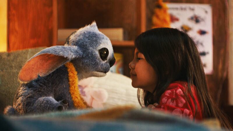 (L-R) Stitch and Maia Kealoha in Disney’s live-action Lilo & Stitch.