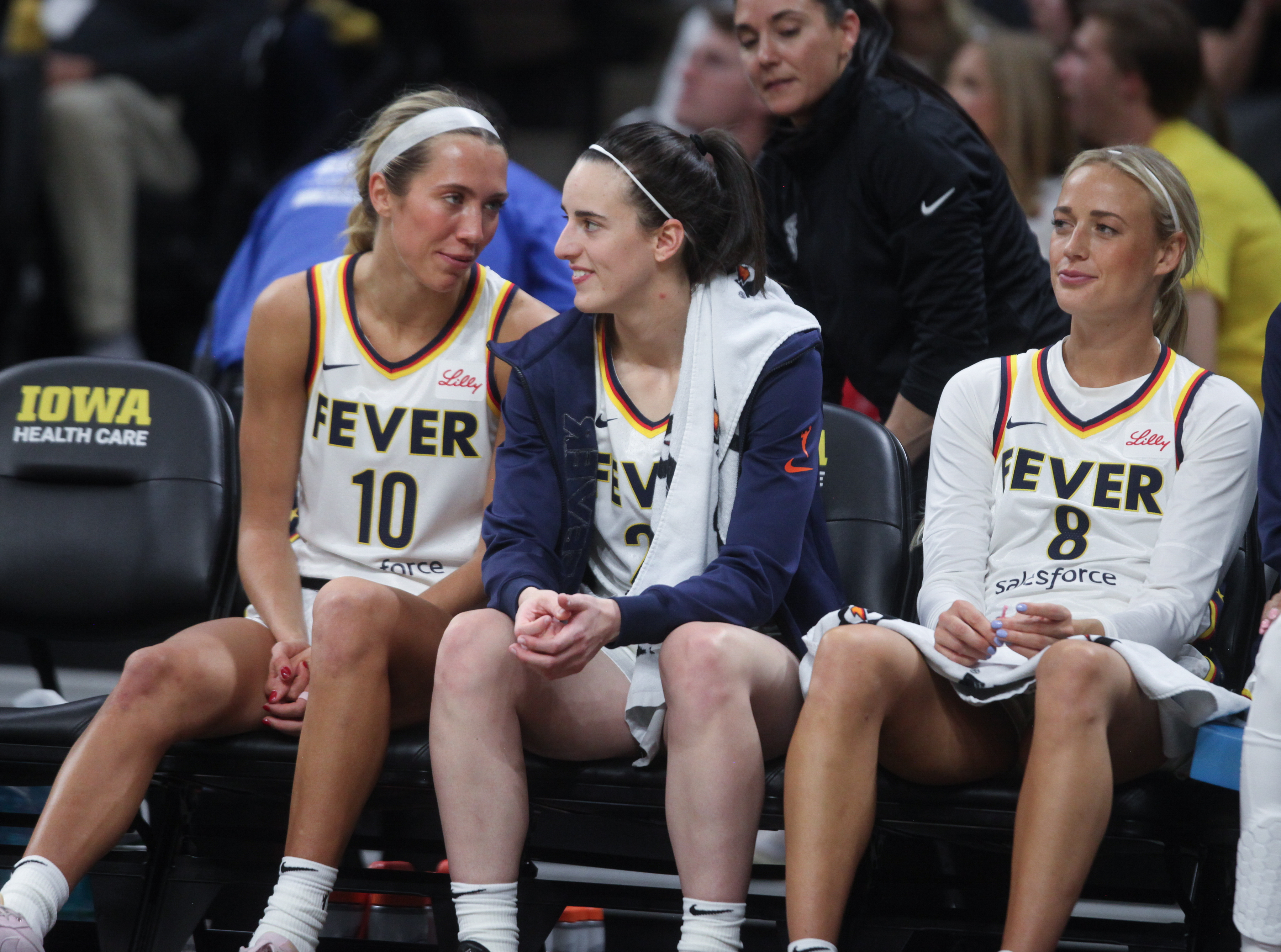 Lexie Hull, Caitlin Clark and Sophie Cunningham on the bench in 2025