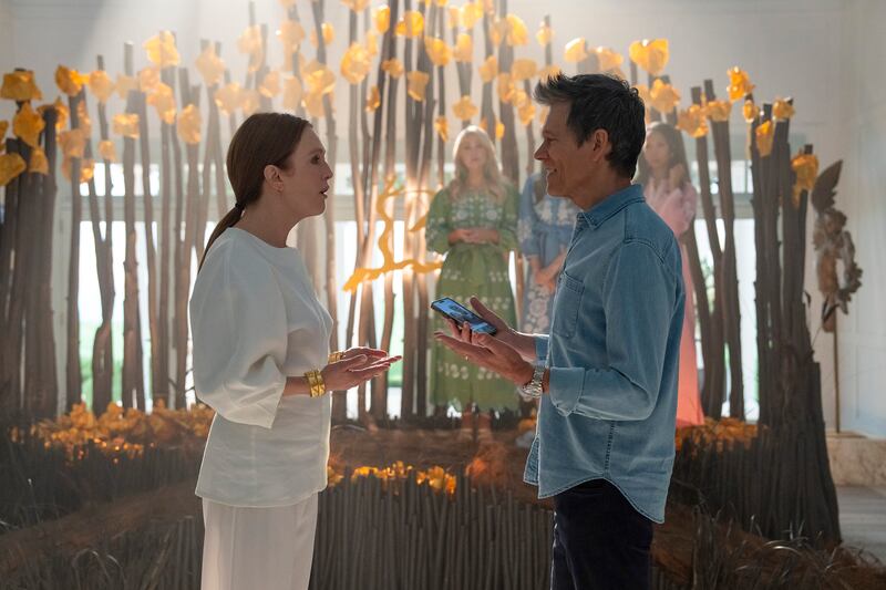 Julianne Moore and Kevin Bacon in Sirens.