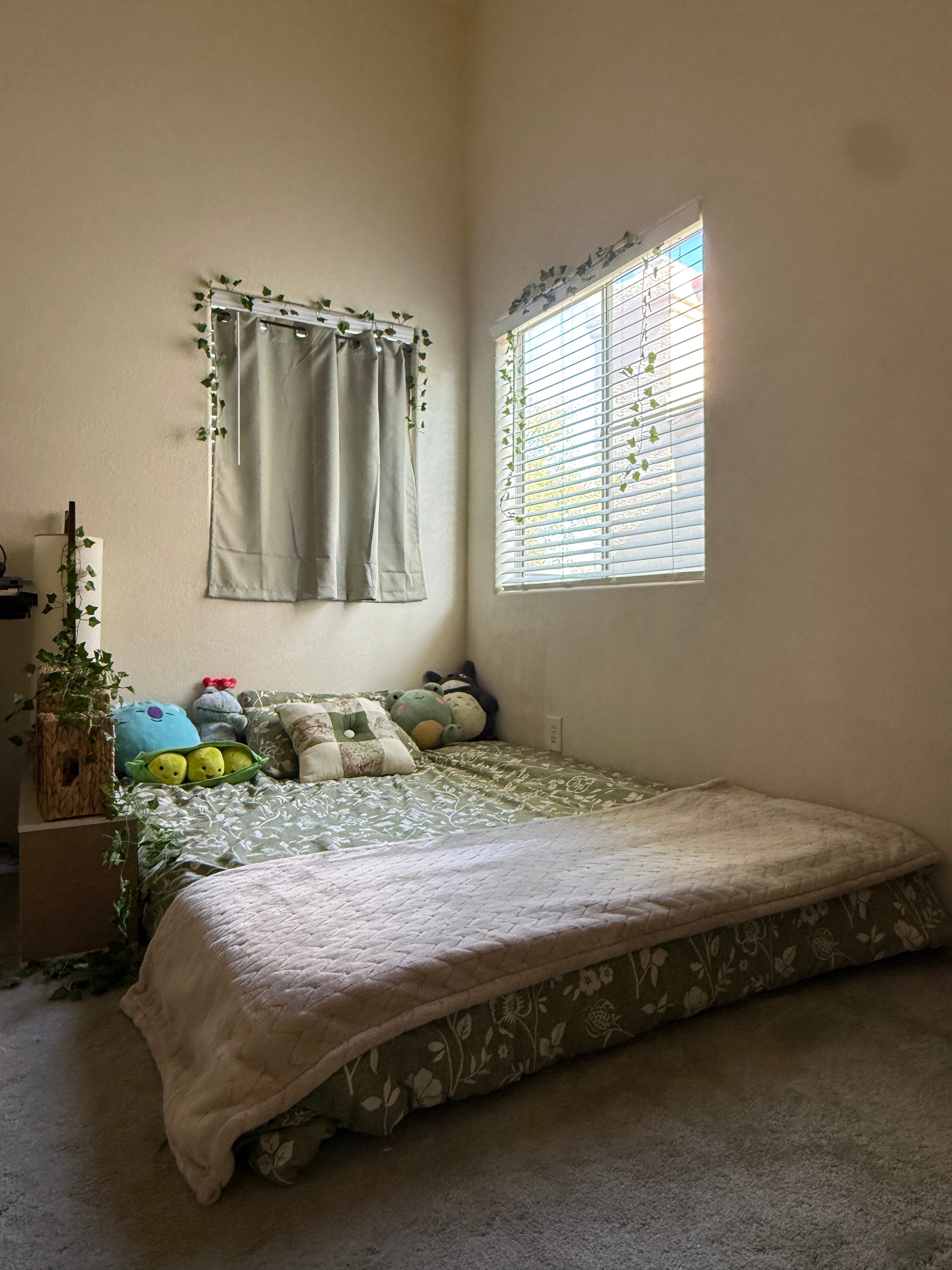 a bed featuring one of the cheap mattress that Lauryl Fischer and her sister bought second-hand