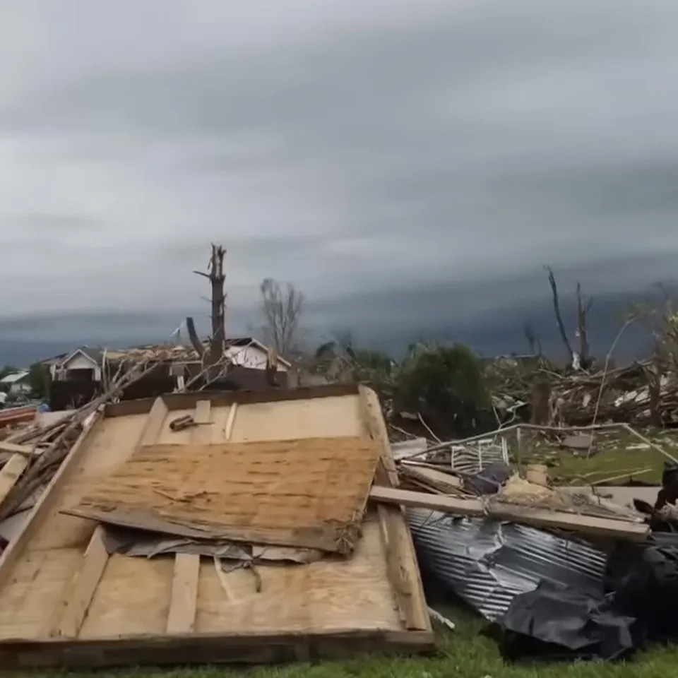 Kentucky woman, Tara Hollifield, frantically searching for her 2-year-old son in the aftermath of a devastating EF-4 tornado