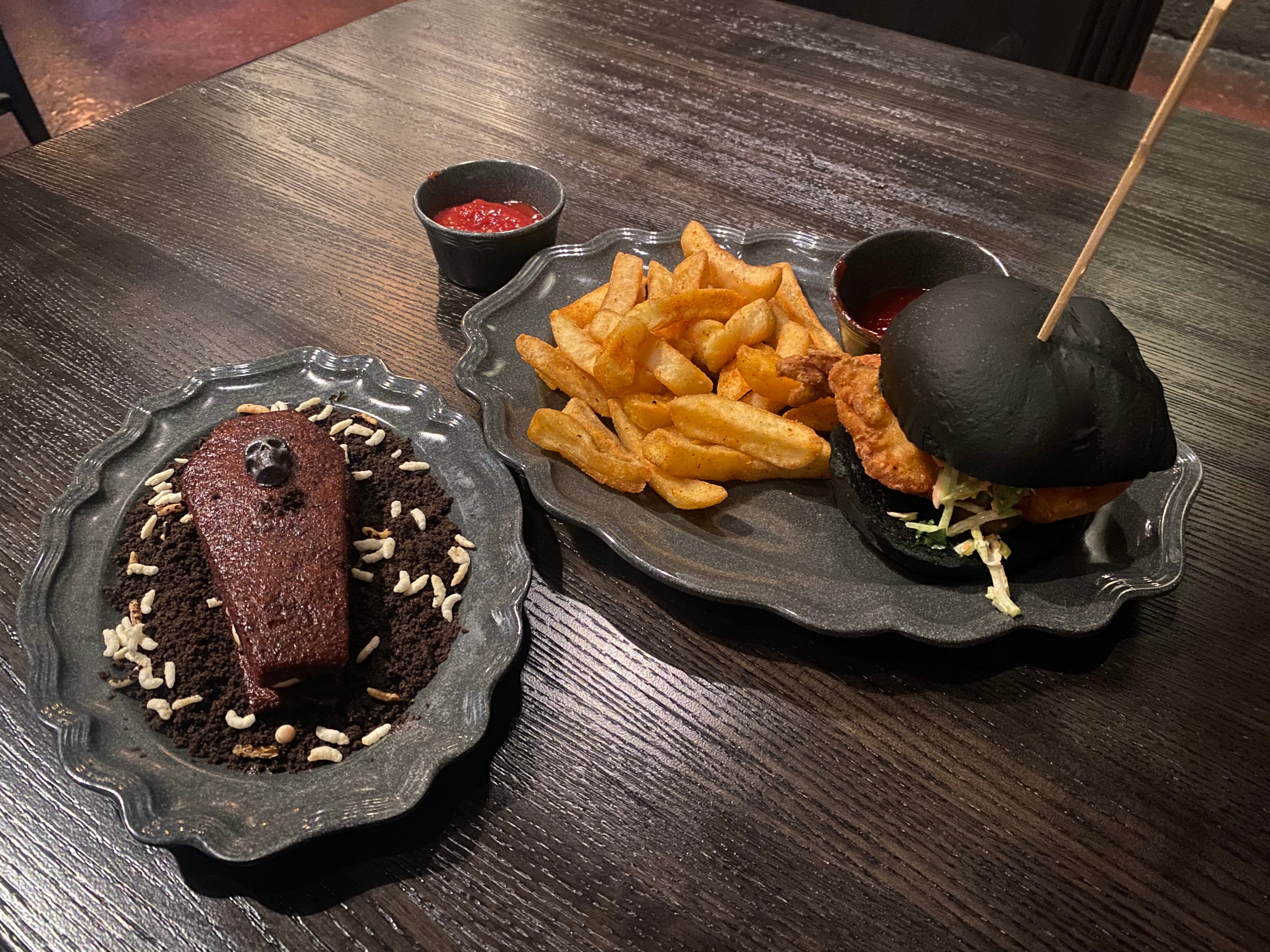 Black burger bun burger, fries, chocolate cake from Das Stakehaus