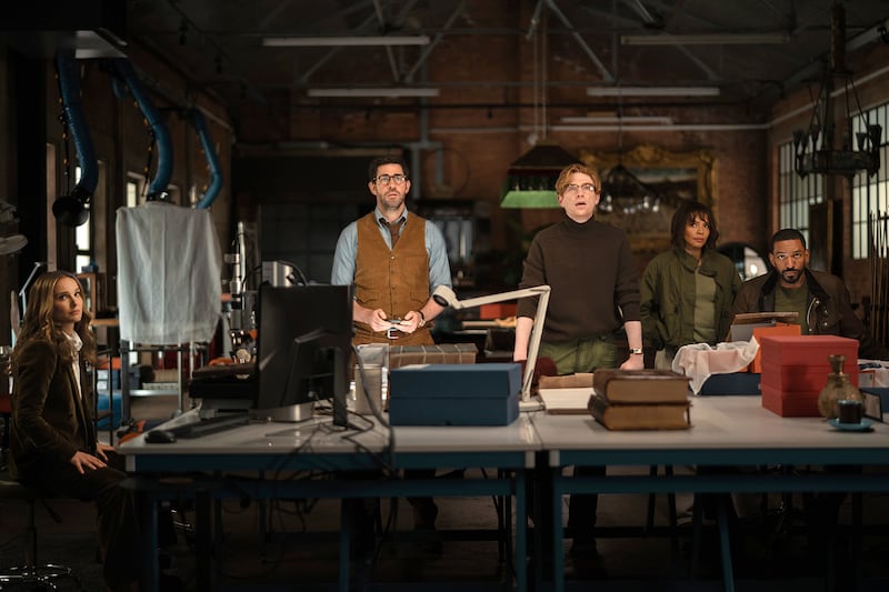 Natalie Portman, John Krasinski, Domhnall Gleeson, Carmen Ejogo and Laz Alonso in Fountain of Youth.