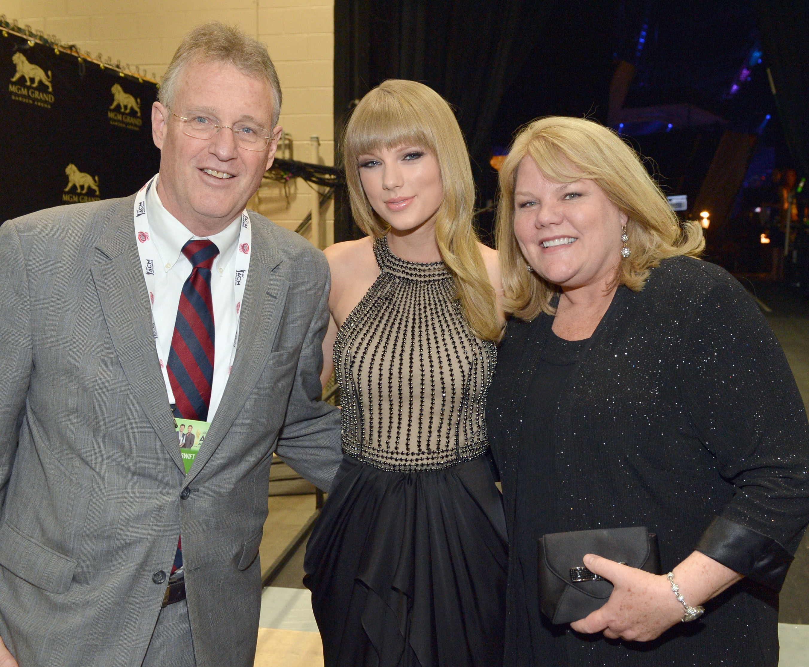 Scott Swift, Taylor Swift and Andrea Swift.