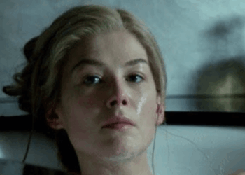 ‘Gone Girl’ Actress Rosamund Pike Recalls Mugging Ordeal When She Was “Punched In Face For Her Phone”