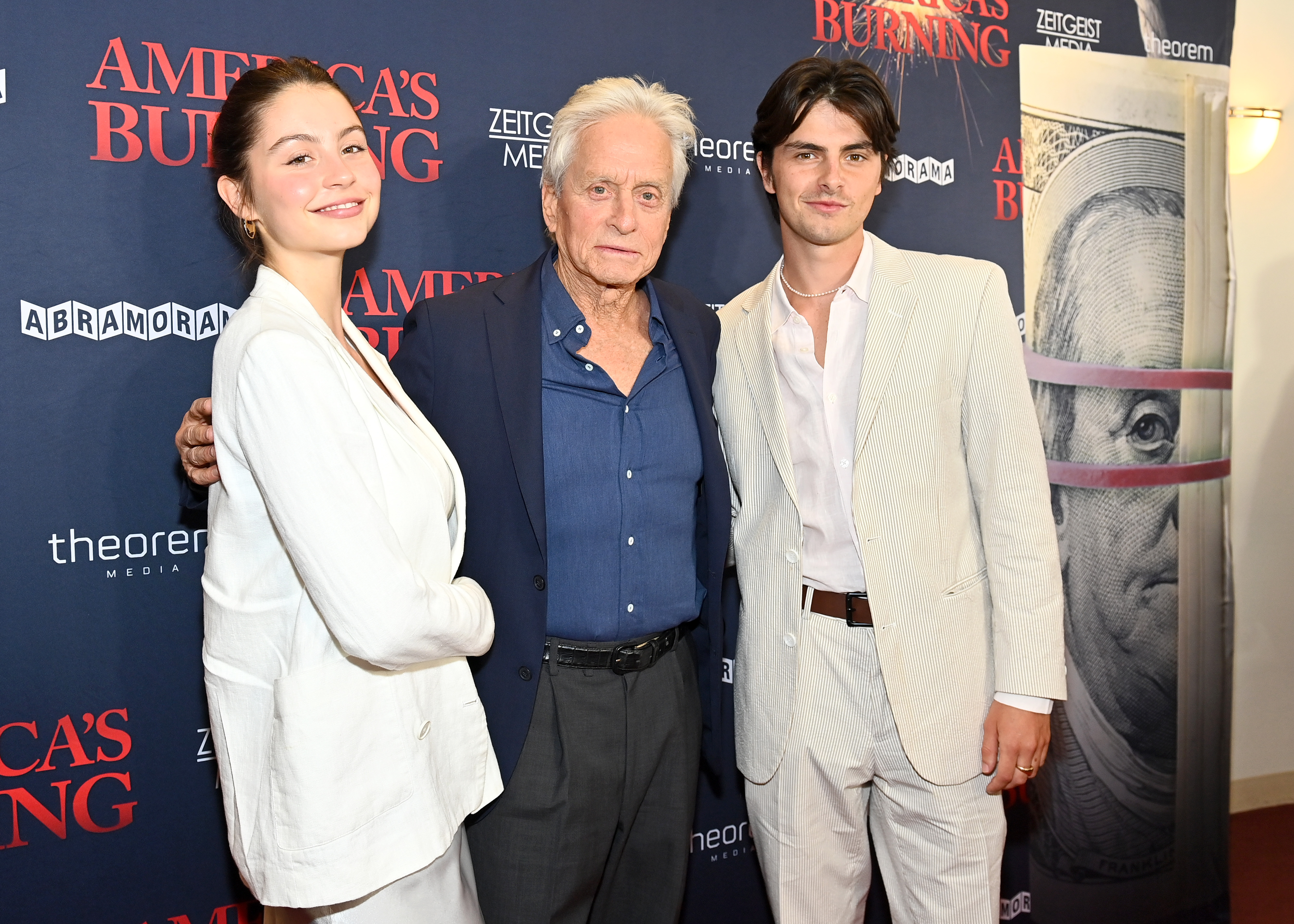  Carys Zeta Douglas, Michael Douglas and Dylan Douglas.