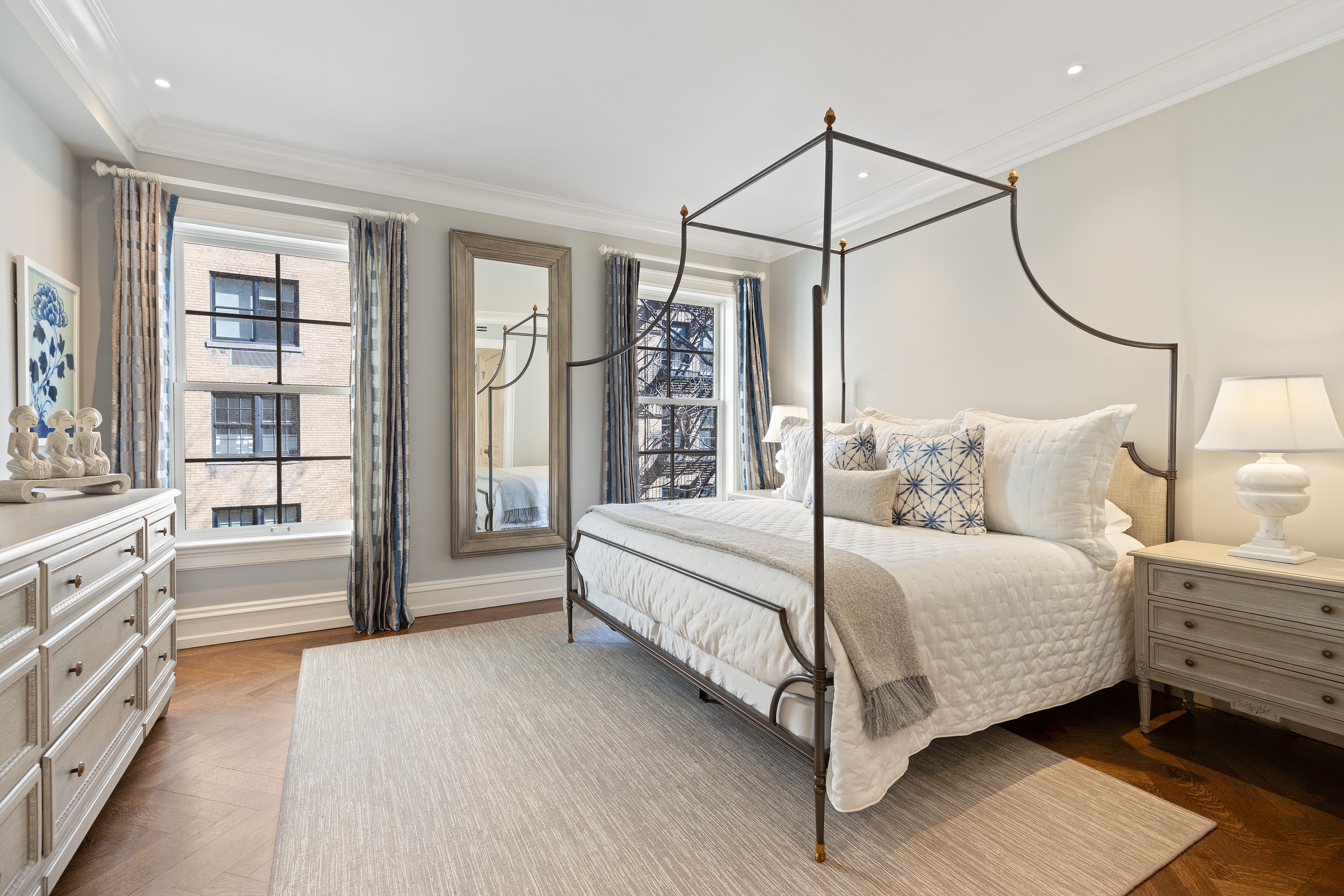 169 East 71st Street bedroom