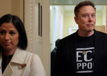 Musk Takes Stephen Miller’s Wife—as Trump Aide Rage Tweets