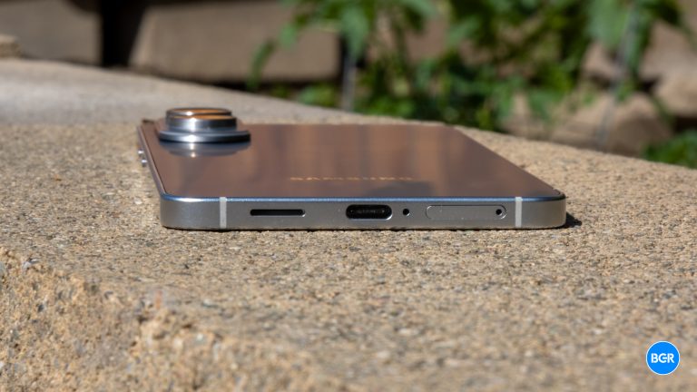 Charging port of the Samsung Galaxy S25 Edge.