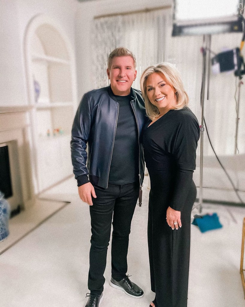 Julie Chrisley and Todd Chrisley pose for a photo.