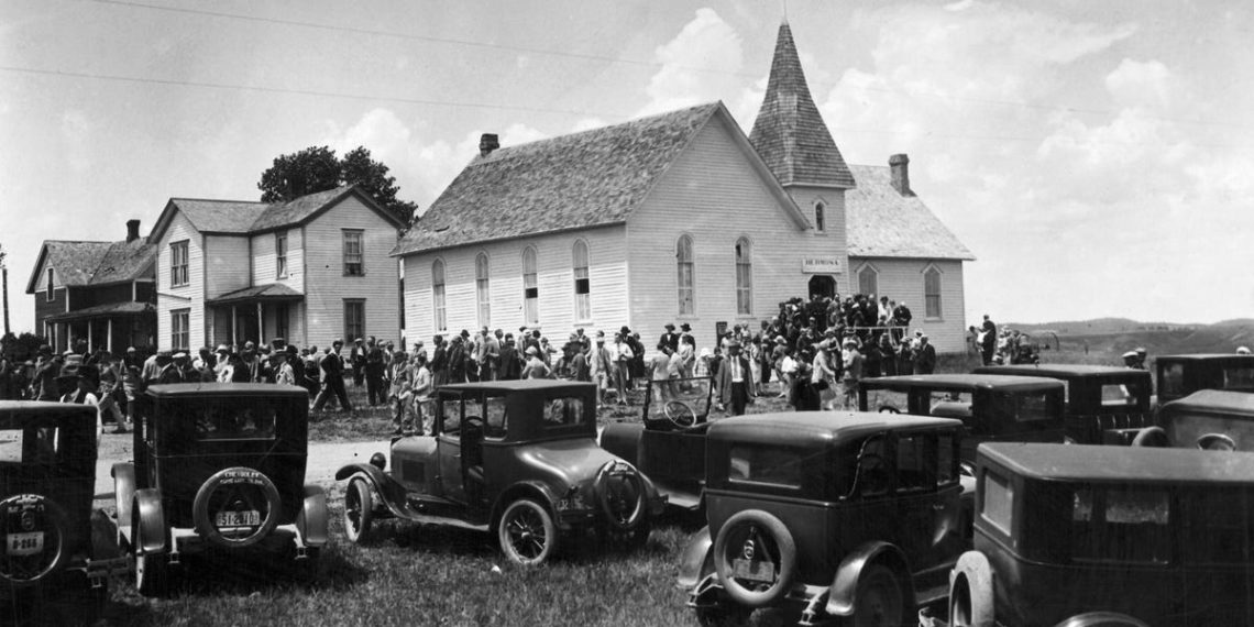 20 vintage photos show what life was like in America’s small towns 100 years ago