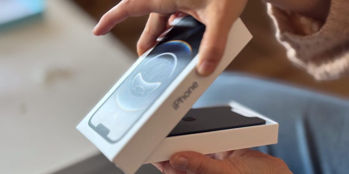 How much would a made-in-USA iPhone cost? A Wall Street analyst says it could be $3,500