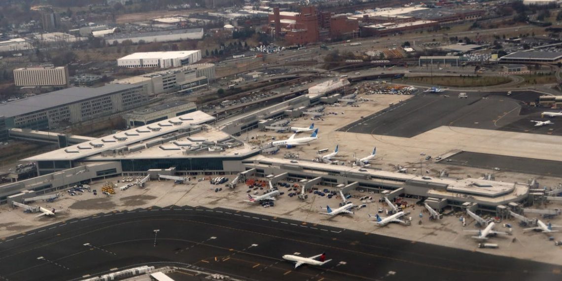US plans to reduce flights at Newark Airport as air traffic control problems mount