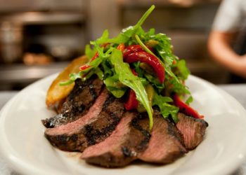 As a chef, there are 6 things I’ll always order at a steakhouse and 4 dishes I’d skip every time