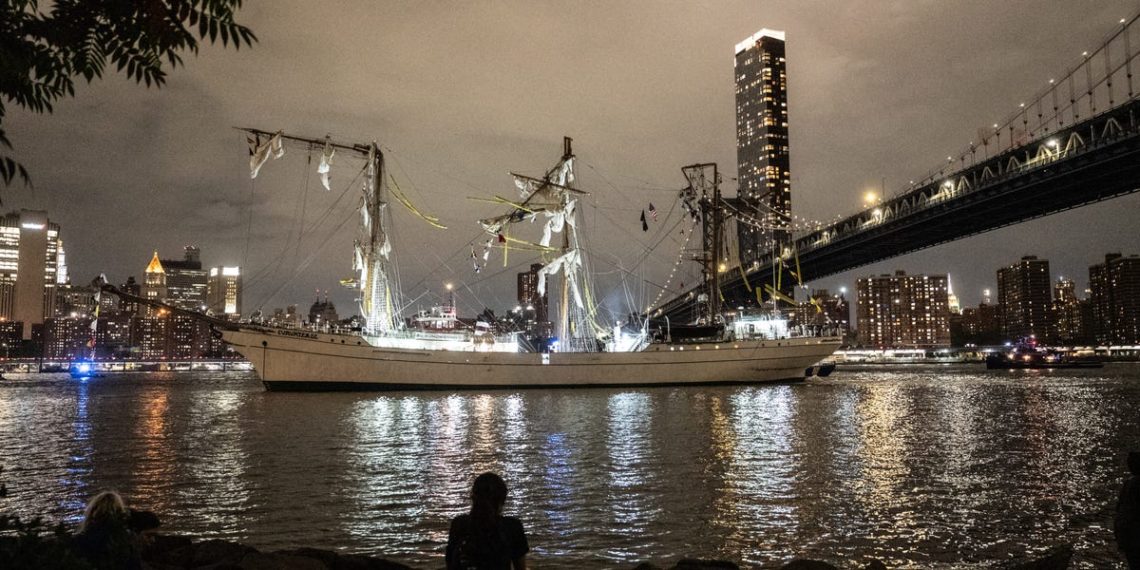 2 people died after a Mexican navy sailing ship crashed into the Brooklyn Bridge